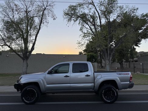 Used 2010 Toyota Tacoma V6 4x4 4dr Double Cab 5.0 ft S image 14
