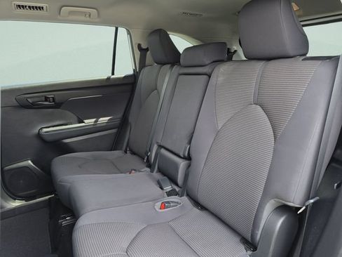 Used 2021 Toyota Highlander L AWD/4WD image 28