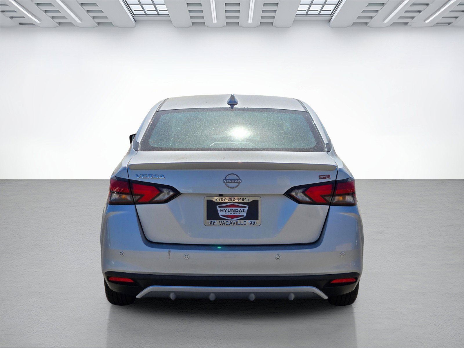 Used 2024 Nissan Versa SR FWD image 5