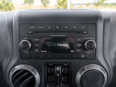 Used 2018 Jeep Wrangler Unlimited Sport S AWD/4WD image 28