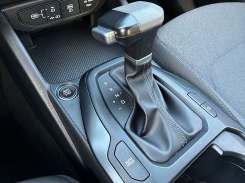 Used 2025 Kia K4 LXS image 40