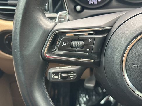 Certified 2024 Porsche Macan AWD/4WD image 26