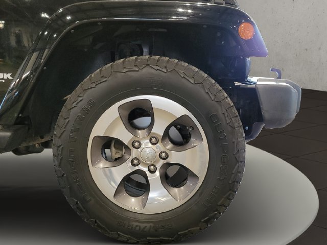 Used 2018 Jeep Wrangler Unlimited Sahara AWD/4WD image 38