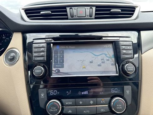 Used 2015 Nissan Rogue SV w/ SV Premium Package FWD image 29