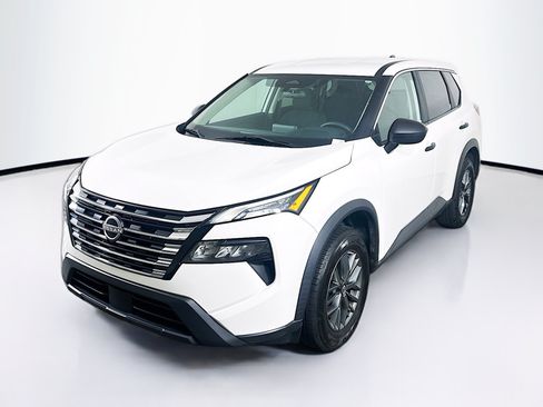 Used 2024 Nissan Rogue S FWD image 3