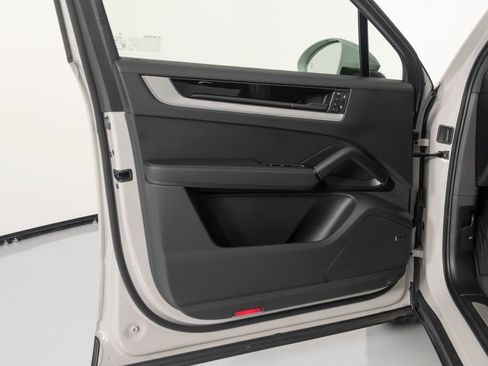 Certified 2026 Porsche Cayenne E-Hybrid AWD/4WD image 19