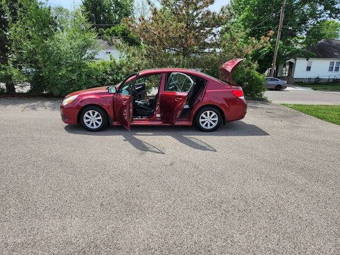 Used 2011 Subaru Legacy 2.5i Premium AWD/4WD image 7