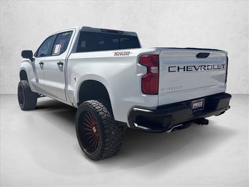 Used 2022 Chevrolet Silverado 1500 LT Trail Boss w/ LT Trail Boss Premium Package AWD/4WD image 3