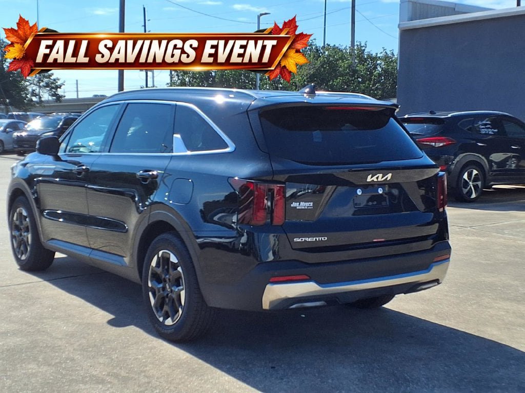 Used 2026 Kia Sorento S FWD image 2