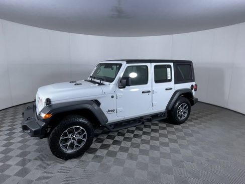 Used 2024 Jeep Wrangler Unlimited Sport AWD/4WD image 4