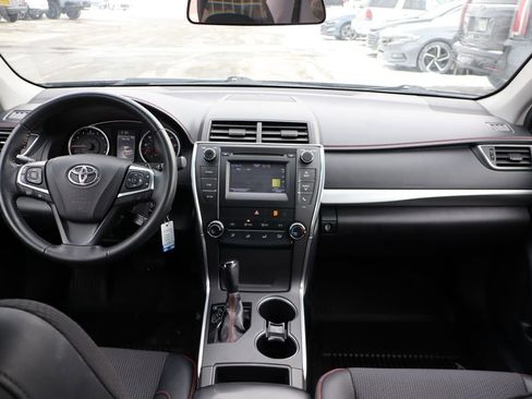 Used 2017 Toyota Camry SE image 33