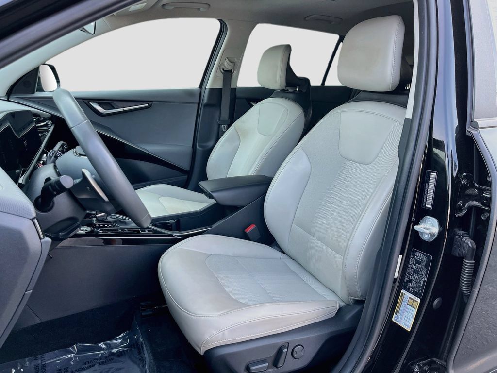 Certified 2024 Kia Niro EX Touring FWD image 14