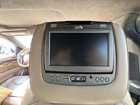 Used 2018 Cadillac Escalade Platinum image 19