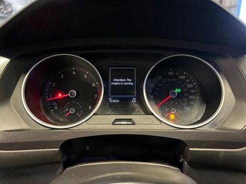 Used 2021 Volkswagen Tiguan SE w/ Panoramic Sunroof Package image 19