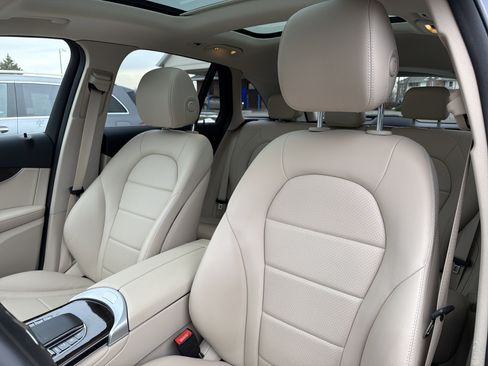 Used 2022 Mercedes-Benz GLC 300 4MATIC image 9