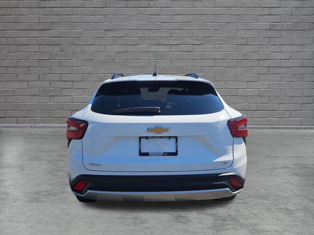 Used 2024 Chevrolet Trax LT w/ Driver Confidence Package FWD image 4