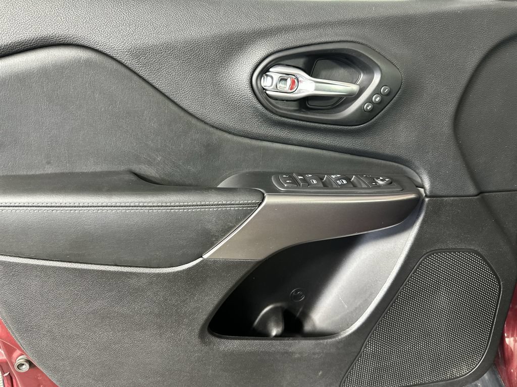 Used 2020 Jeep Cherokee Limited AWD/4WD image 24