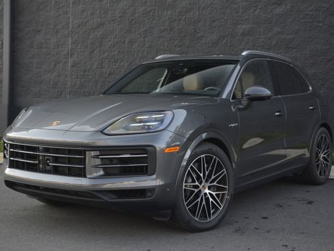 Certified 2025 Porsche Cayenne E-Hybrid image 1