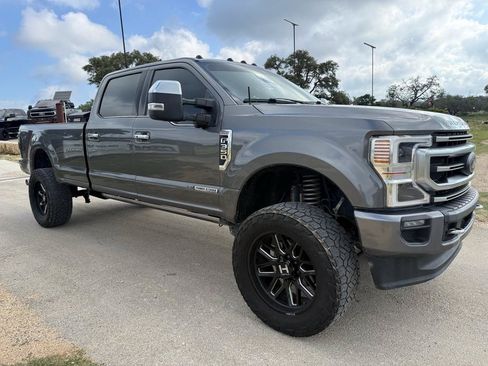 Used 2022 Ford F350 Platinum w/ FX4 Off-Road Package AWD/4WD image 2