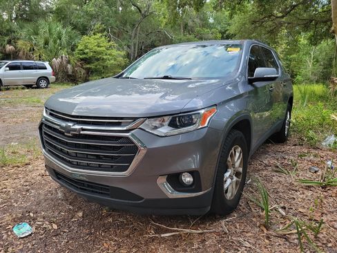 Used 2019 Chevrolet Traverse LT w/ LPO, Floor Liner Package FWD image 5