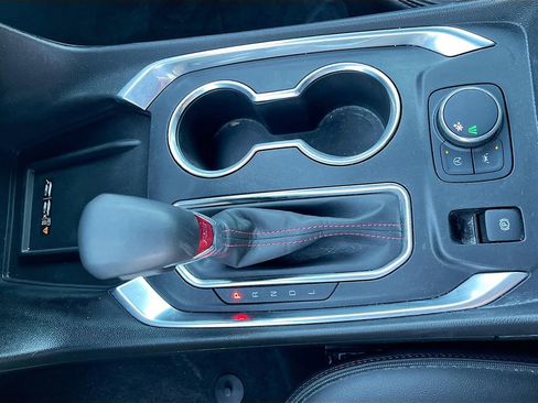 Used 2023 Chevrolet Traverse RS image 16