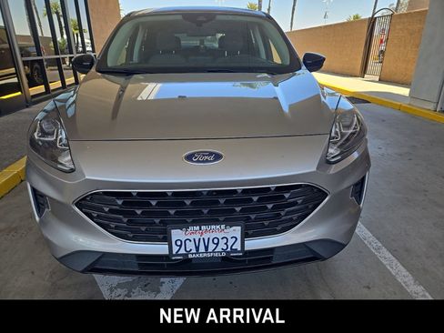 Used 2022 Ford Escape SE w/ SE Sport Appearance Package FWD image 2