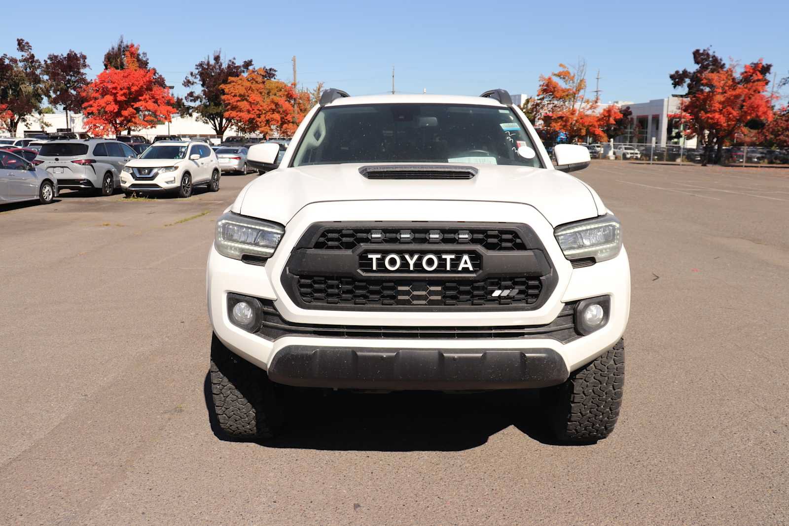 Used 2020 Toyota Tacoma SR5 w/ Blackout Package AWD/4WD image 2