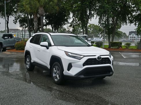 Used 2024 Toyota RAV4 XLE w/ Convenience Package FWD image 6