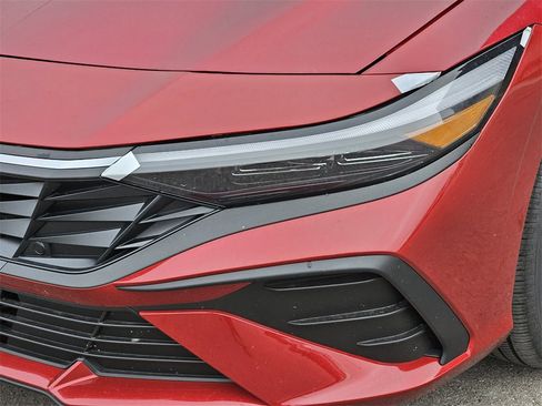 New 2025 Hyundai Elantra SE image 9