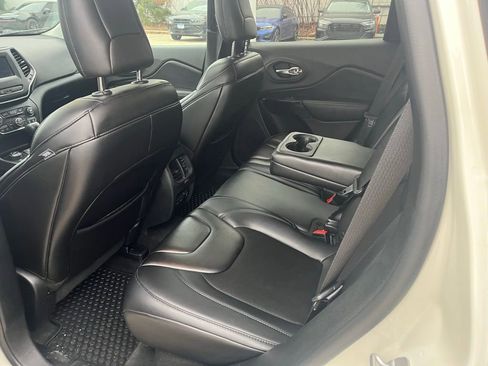 Used 2019 Jeep Cherokee Latitude Plus image 8