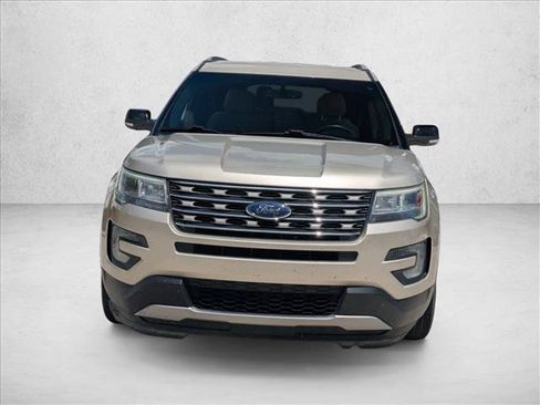 Used 2017 Ford Explorer XLT w/ Equipment Group 201A FWD image 2