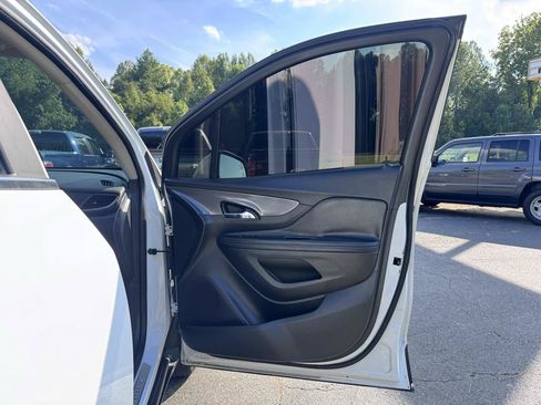 Used 2019 Buick Encore Essence AWD/4WD image 13
