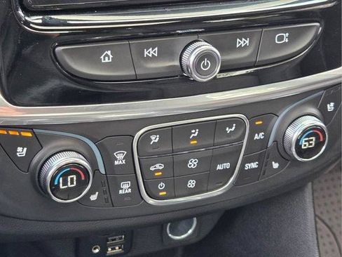 Used 2023 Chevrolet Traverse High Country FWD image 31