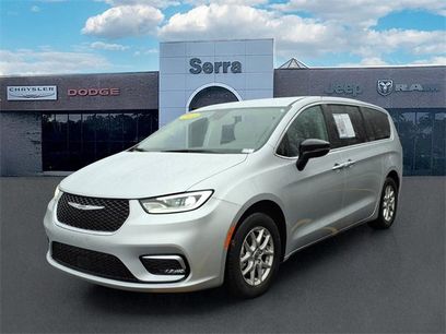 Used 2024 Chrysler Pacifica Touring-L