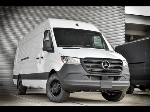 New 2025 Mercedes-Benz Sprinter 2500 image 1