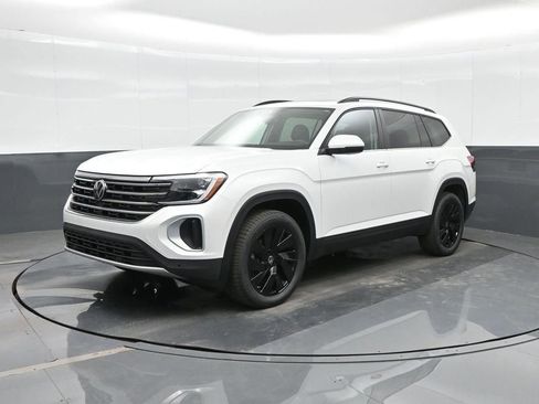 New 2026 Volkswagen Atlas SE FWD image 5