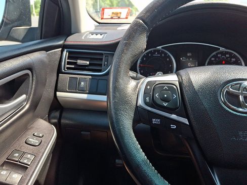 Used 2017 Toyota Camry SE w/ Moonroof Package FWD image 21