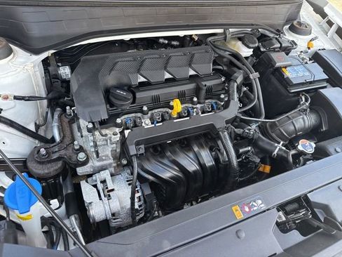Used 2024 Hyundai Venue SE FWD image 27