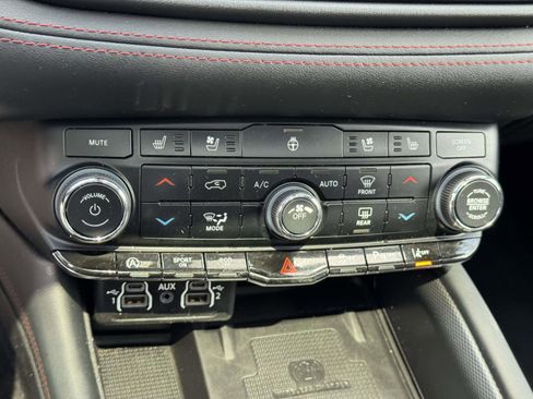 Used 2023 Dodge Durango GT AWD/4WD image 25