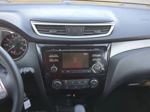 Used 2016 Nissan Rogue S image 14