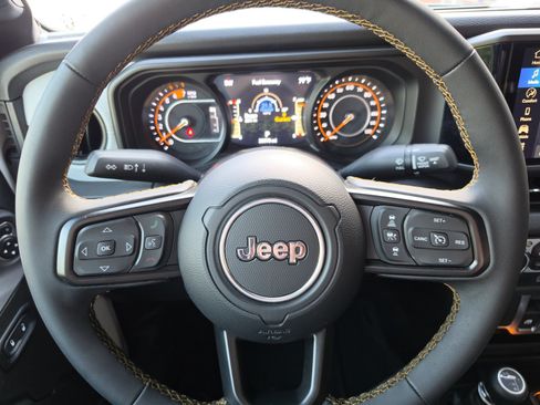 Used 2024 Jeep Wrangler Sport AWD/4WD image 16