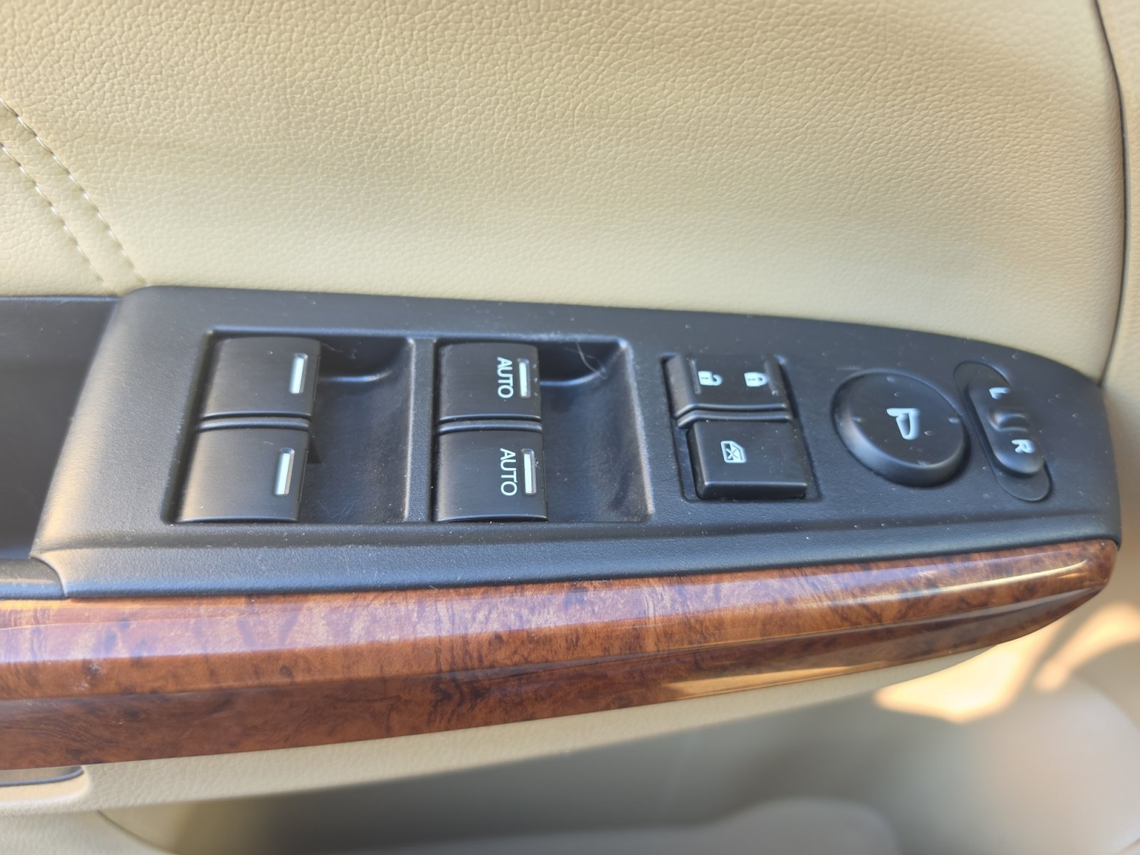 Used 2011 Honda Accord EX-L image 10