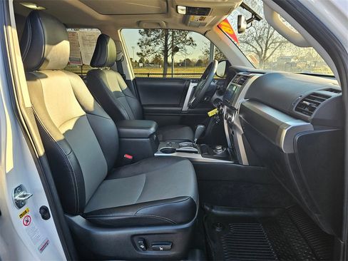 Used 2018 Toyota 4Runner SR5 Premium image 10