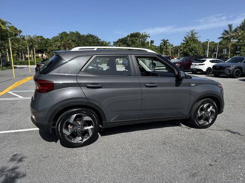 Used 2023 Hyundai Venue SEL w/ Cargo Package FWD image 4