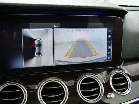Used 2020 Mercedes-Benz E 350 4MATIC Sedan image 29