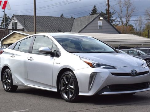 Used 2022 Toyota Prius XLE image 1