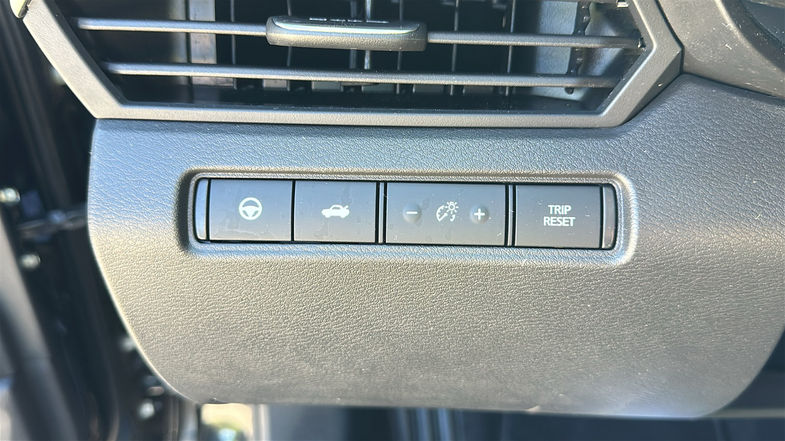 Certified 2024 Nissan Altima 2.5 SV w/ SV Premium Package AWD/4WD image 15
