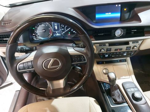 Used 2016 Lexus ES 350 w/ Premium Package w/Wood Trim FWD image 17