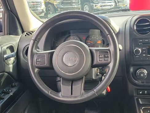 Used 2017 Jeep Patriot Latitude AWD/4WD image 9