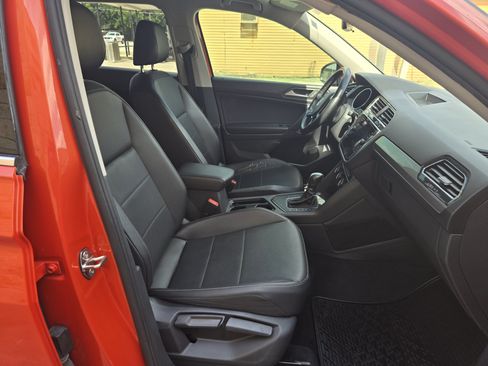 Used 2019 Volkswagen Tiguan SE FWD image 9